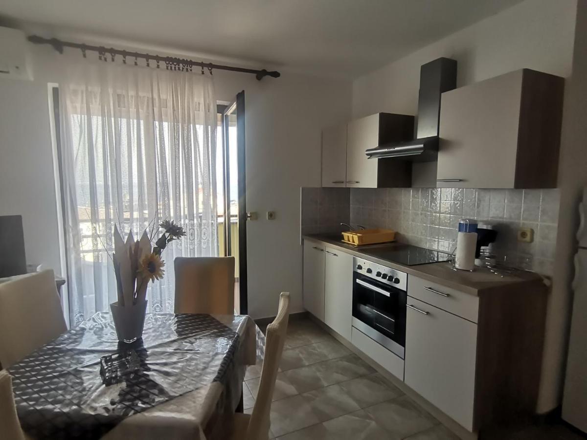 Apartments Petrica Malinska Exterior photo